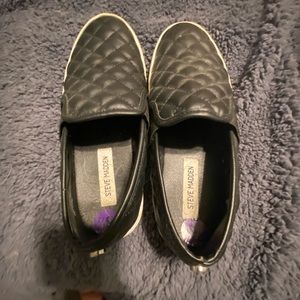 8.5 Steve Madden slip ons